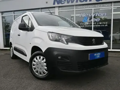 Begagnad Peugeot Partner 131 HK (96 kW) 2020 Vit Minibuss