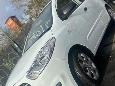 Used Hyundai i10 Classic 85 HP (62 kW) 2013 White Hatchback