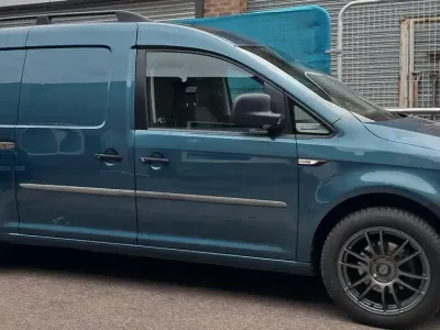 Begagnad VW Caddy Startline 102 HK (75 kW) 2019 Grön Minibuss