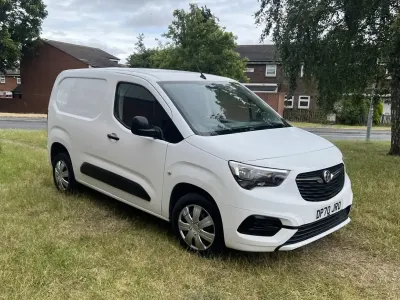 Used Vauxhall Combo Sportive 100 HP (73 kW) 2020 White MPV