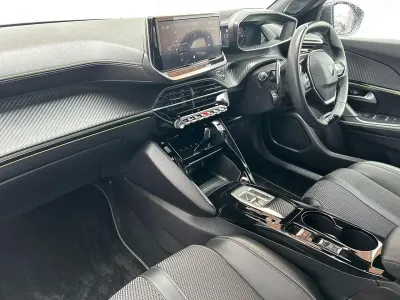 Używany Peugeot 2008 GT 130 KM (95 kW) 2024 Szary SUV