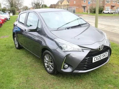 Używany Toyota Yaris 111 KM (81 kW) 2020 Szary Hatchback