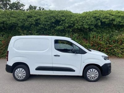 Begagnad Peugeot Partner 131 HK (96 kW) 2021 Vit Minibuss