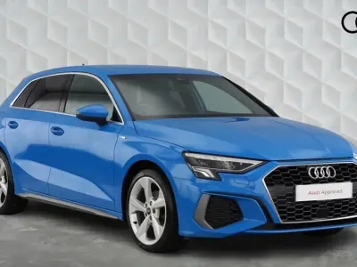Używany Audi A3 S-Line 110 KM (80 kW) 2023 Niebieski Sedan/Limuzyna