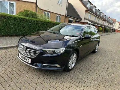 Second-hand Vauxhall Insignia 2018 Albastru Break