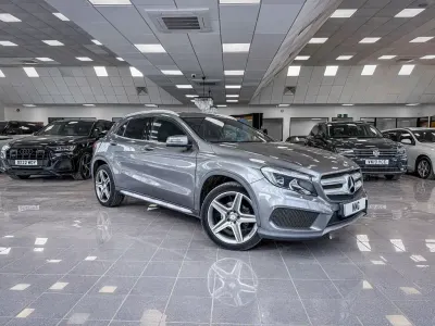 Usado Mercedes GLA200 AMG line 136 HP (100 kW) 2017 Cinzento SUV