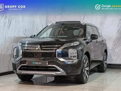New Mitsubishi Outlander P-HEV 300 HP (220 kW) 2026 Black diamond Estate