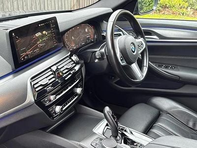 Begagnad BMW 520 M Sport 187 HK (137 kW) 2023 Svart Kombi