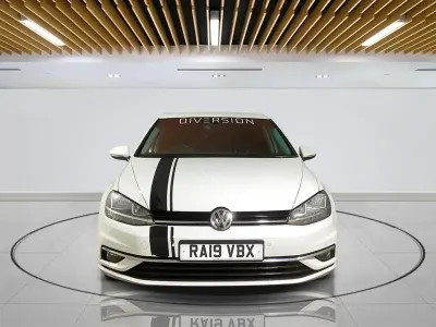 Usado VW Golf VII Match 115 HP (84 kW) 2019 Branco Citadino