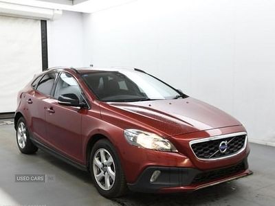 Used Volvo V40 SE 150 HP (110 kW) 2015 Red Hatchback