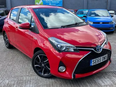 Used Toyota Yaris Design 101 HP (74 kW) 2016 Red Hatchback