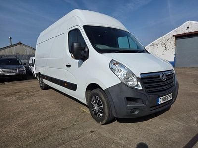 Used Vauxhall Movano 125 HP (91 kW) 2016 White MPV