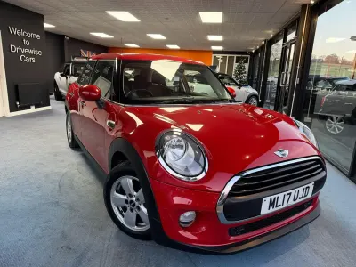 Begagnad Mini ONE Hatch 102 HK (75 kW) 2017 Röd Halvkombi