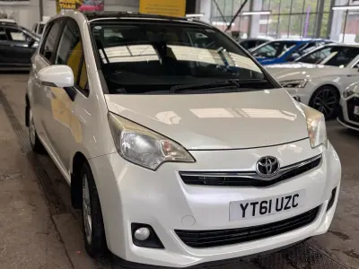 Usado Toyota Verso 2011 Branco Monovolume