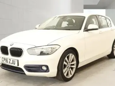 Begagnad BMW 116 Sport Line 2016 Vit Halvkombi
