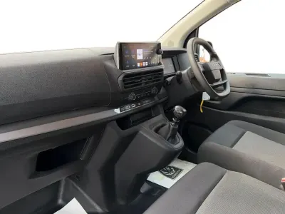 Used Peugeot Expert 143 HP (105 kW) 2024 Grey Van