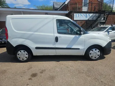 Używany Vauxhall Combo 2014 Biały Minivan