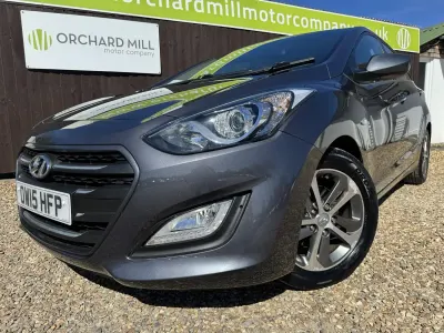 Begagnad Hyundai i30 SE 100 HK (73 kW) 2015 Grå Halvkombi