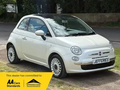 Gebraucht Fiat 500 Lounge 85 PS (62 kW) 2013 Weiß Kleinwagen