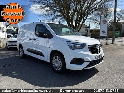 Second-hand Vauxhall Combo Sportive 2020 Alb Monovolum