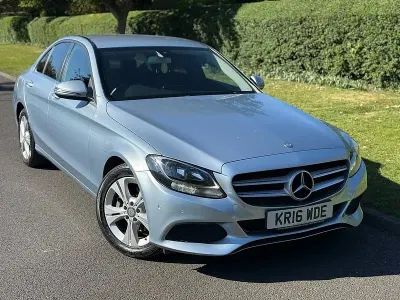Begagnad Mercedes C200