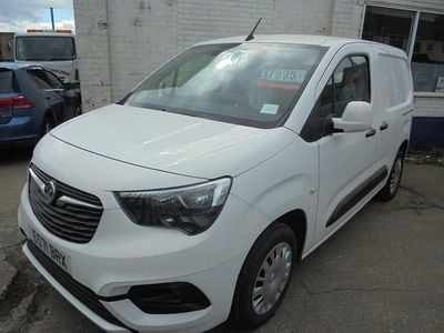 Second-hand Vauxhall Combo Sportive 130 CP (95 kW) 2021 Alb Monovolum