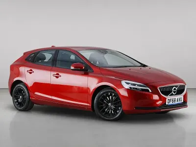 Used Volvo V40 Momentum 120 HP (88 kW) 2018 Red Hatchback