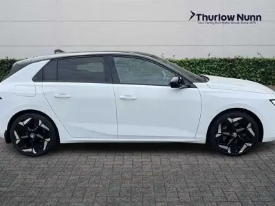 Used Vauxhall Astra GSe 225 HP (165 kW) 2023 White Hatchback