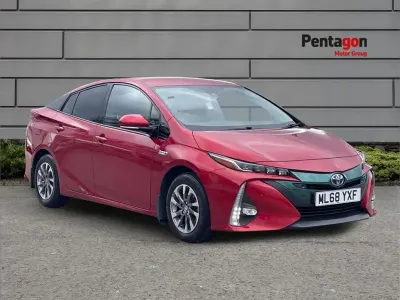 Used Toyota Prius 122 HP (89 kW) 2018 Red Hatchback