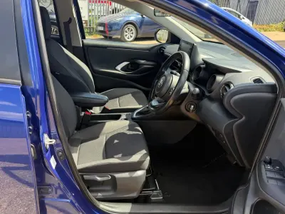 Usado Toyota Yaris Hybrid Design 2022 Azul Utilitario
