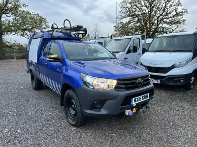 Käytetty Toyota HiLux Active 150 HP (110 kW) 2018 Sininen Nouto