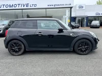 Używany Mini Cooper Classic 136 KM (100 kW) 2019 Czarny Hatchback