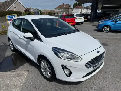 Used Ford Fiesta Zetec 100 HP (73 kW) 2018 White Hatchback