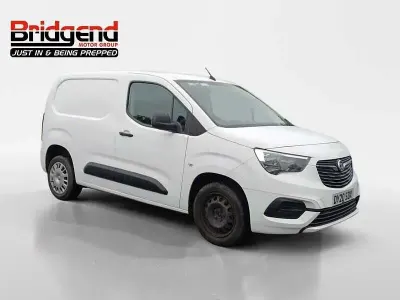 Used Vauxhall Combo Sportive 100 HP (73 kW) 2020 White MPV