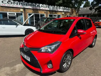 Used Toyota Yaris 99 HP (72 kW) 2015 Red Hatchback
