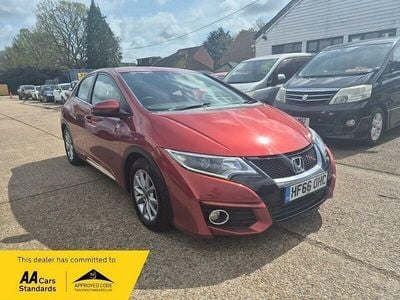 Begagnad Honda Civic SE Plus 120 HK (88 kW) 2016 Röd Halvkombi