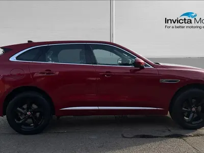 Begagnad Jaguar F-Pace R-Dynamic 204 HK (150 kW) 2022 Röd SUV