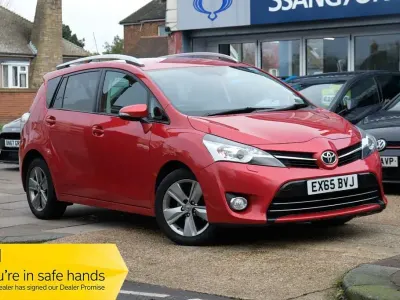 Used Toyota Verso 145 HP (106 kW) 2015 Red MPV