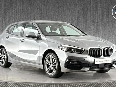 Begagnad BMW 118 Sport Line 134 HK (98 kW) 2022 Grå Halvkombi