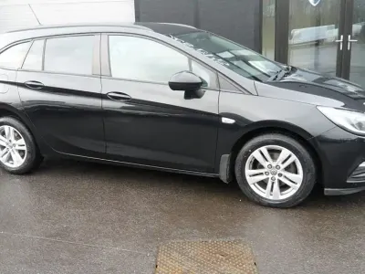 Używany Vauxhall Astra Design Edition 110 KM (80 kW) 2018 Czarny Kombi
