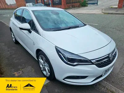 Used Vauxhall Astra SRi 2017 White Hatchback