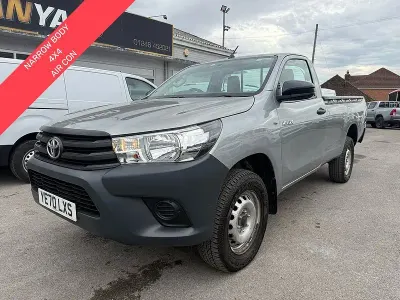 Used Toyota HiLux Active 150 HP (110 kW) 2020 Silver Pickup