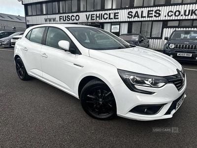 Used Renault Mégane IV Dynamique 110 HP (80 kW) 2016 White Hatchback
