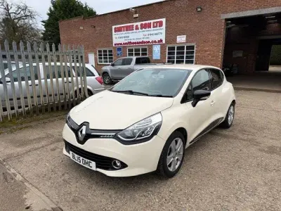 Usado Renault Clio IV Dynamique 90 CV (66 kW) 2015 Beige Utilitario