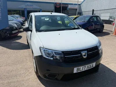 Used Dacia Sandero Acces 75 HP (55 kW) 2017 White Hatchback