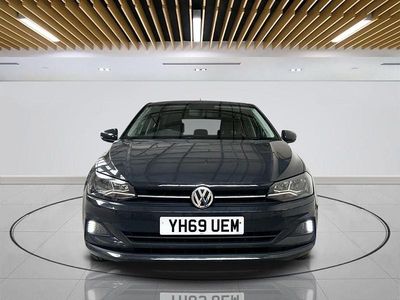 Usado VW Polo SE 95 HP (69 kW) 2019 Cinzento Citadino