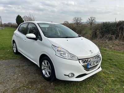 Used Peugeot 208 Active 70 HP (51 kW) 2012 White Hatchback