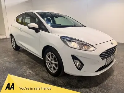 Używany Ford Fiesta Zetec 85 KM (62 kW) 2018 Biały Hatchback