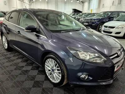 Begagnad Ford Focus Zetec 2013 Grå Halvkombi