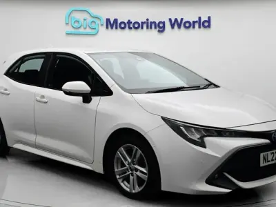 Used Toyota Corolla 122 HP (89 kW) 2022 White Hatchback